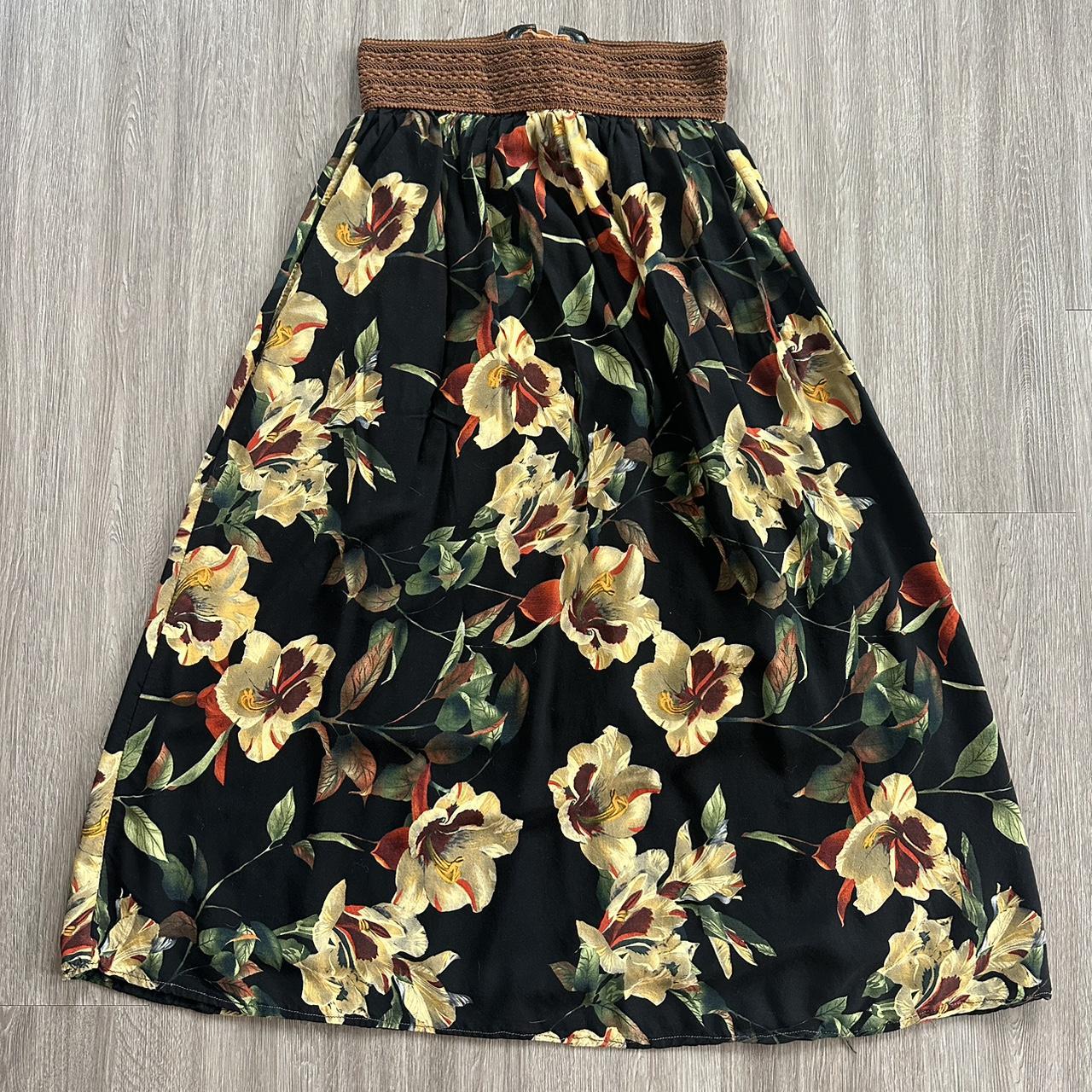 MODA 2010’s Belt Skirt with Yellow Floral Pattern